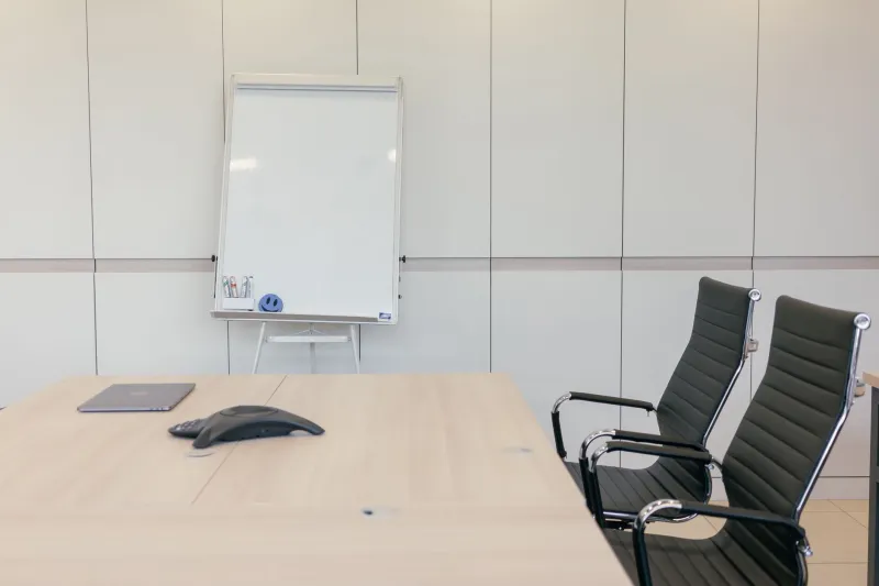 La salle de réunion comme révélateur : ce que vos agendas disent de votre culture d'entreprise