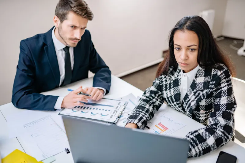 Servir tout le monde, satisfaire personne : le piège mortel du positionnement sans frontières